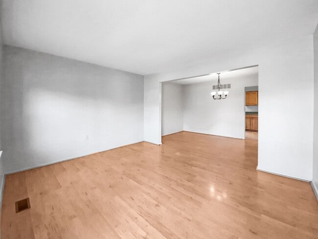 23 King Richard Ct in Rosedale, MD - Building Photo - Building Photo