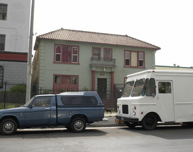 258 S Kenmore Ave in Los Angeles, CA - Foto de edificio - Building Photo