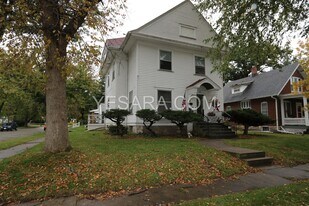 502 1/2-502 1/2 S Leebrick St in Burlington, IA - Building Photo