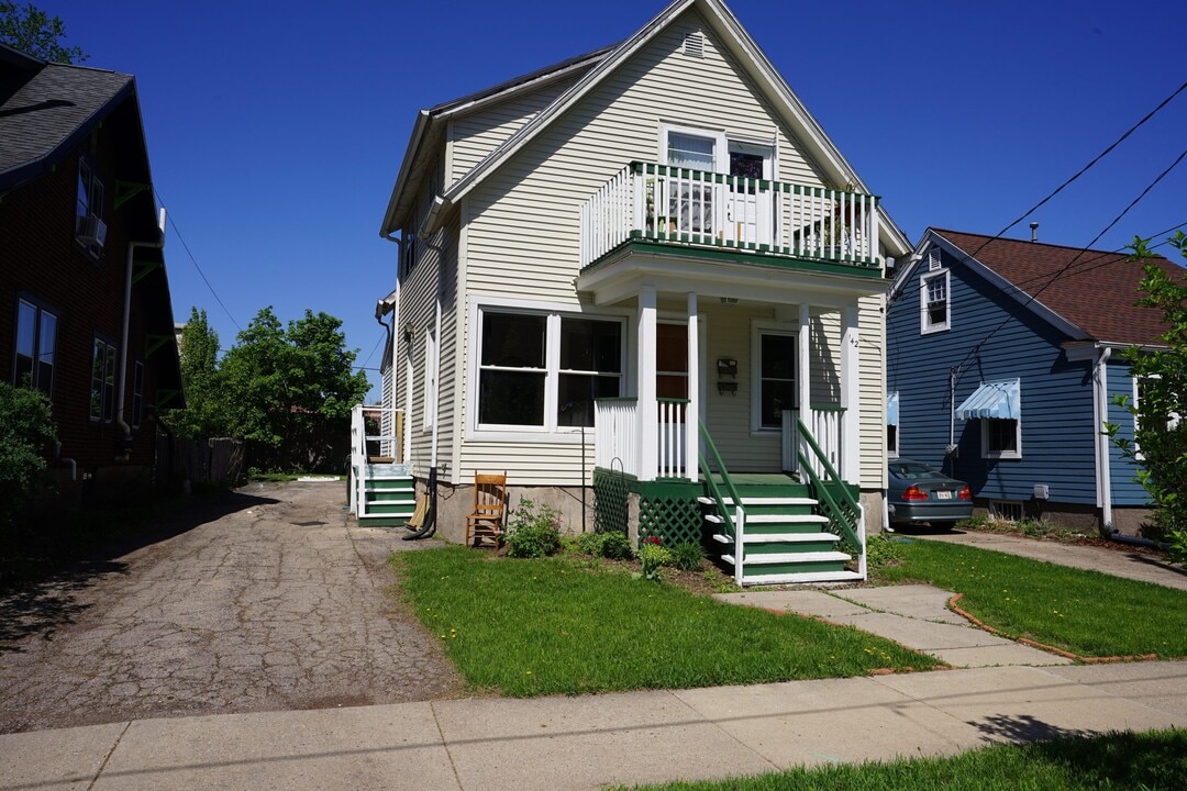 142 S Marquette St, Unit 1 in Madison, WI - Building Photo