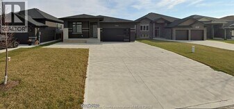 104 Lambert St in Amherstburg, ON - Building Photo