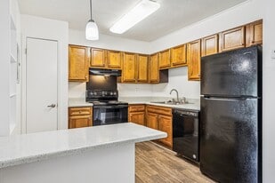 Huntleigh Woods in Mobile, AL - Building Photo