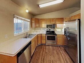 1027 N 575 W in Clinton, UT - Building Photo - Building Photo