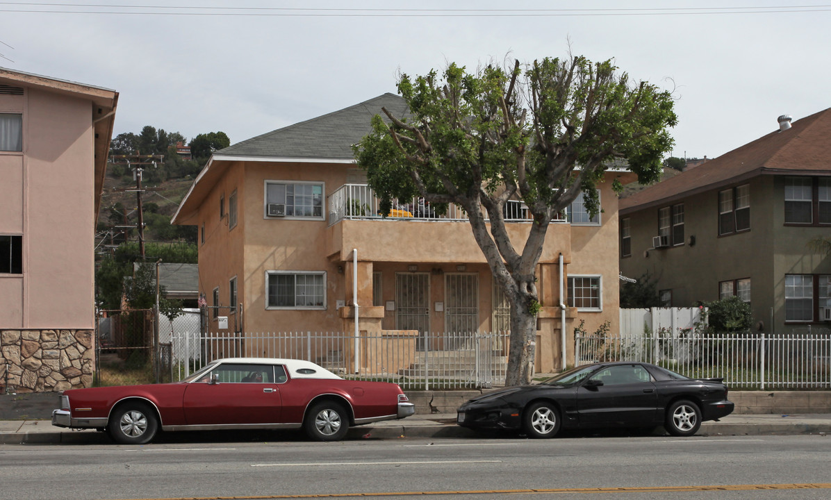 911-913 1/2 Cypress Ave in Los Angeles, CA - Building Photo