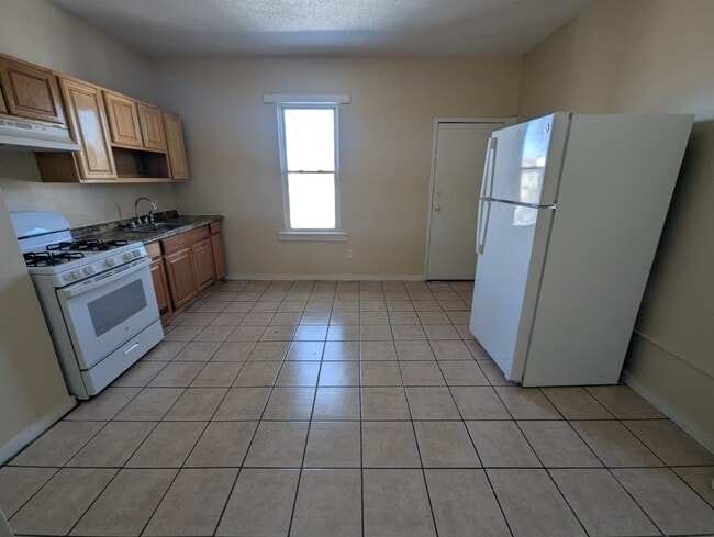 33 Dickerman St, Unit 3 in New Haven, CT - Foto de edificio - Building Photo