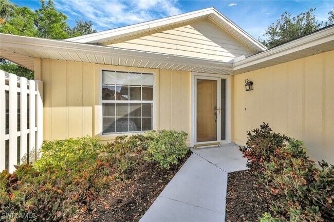 14899 Crescent Cove Dr in Ft. Myers, FL - Building Photo - Building Photo