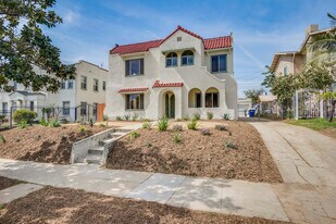 1947 S Rimpau Blvd in Los Angeles, CA - Building Photo