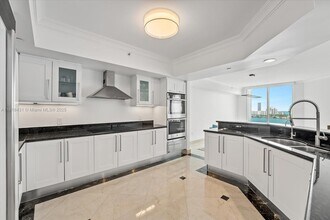 3301 NE 183rd St, Unit 1906 in Aventura, FL - Building Photo - Building Photo