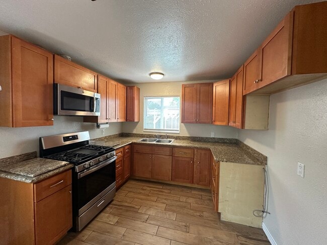 539 S Gertrude Ave in Stockton, CA - Building Photo - Building Photo