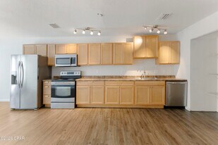 4455 W 19th St in Panama City, FL - Building Photo