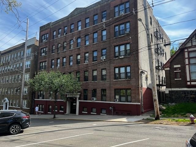 331 79th St in North Bergen, NJ - Foto de edificio - Building Photo