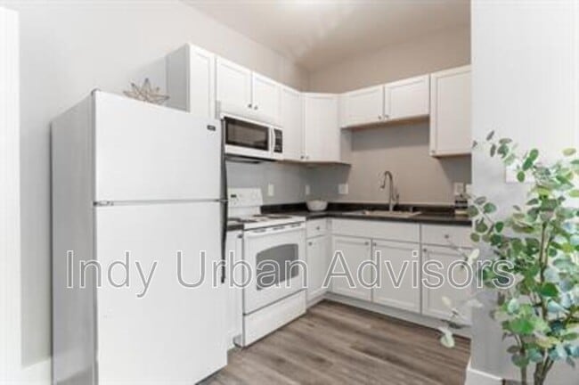 property at 2831 N Kenwood Ave