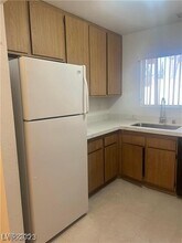 7320 Empress Dr in Las Vegas, NV - Building Photo - Building Photo