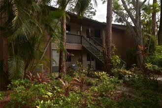 1608 Bayhouse Point Dr in Sarasota, FL - Foto de edificio - Building Photo