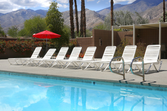 Canyon Villas Place in Palm Springs, CA - Building Photo - Building Photo