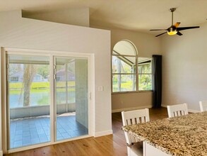 9728 Long Meadow Dr in Tampa, FL - Building Photo - Building Photo