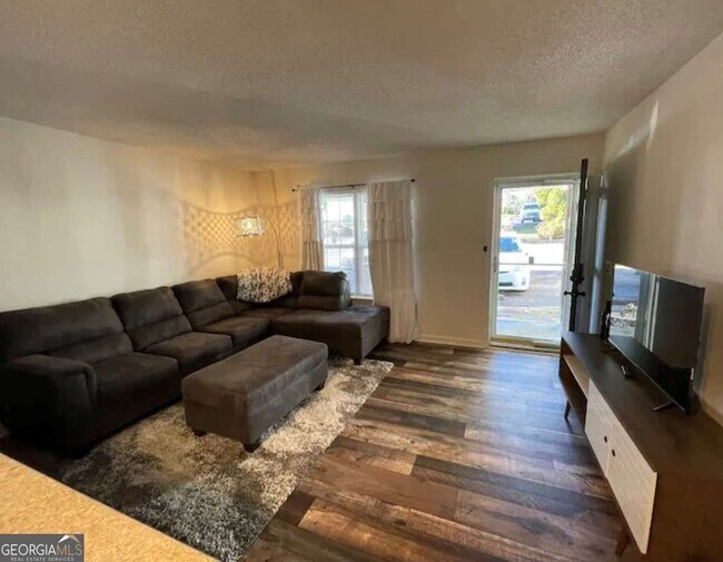 683 Grant St in Clarkesville, GA - Foto de edificio - Building Photo