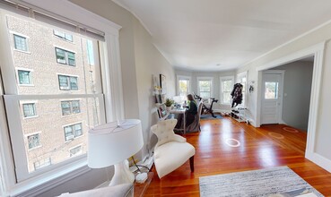 8 Chapman Pl, Unit 2T in Cambridge, MA - Foto de edificio - Building Photo