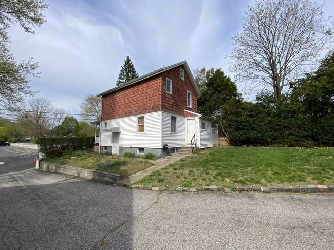property at 6 Pulaski Pl