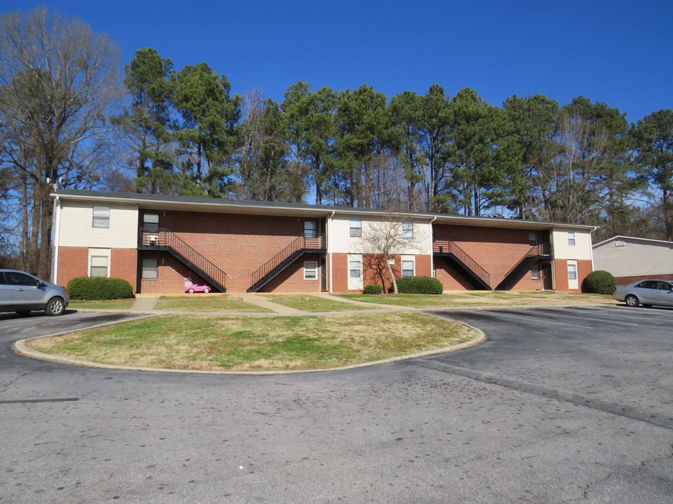 Twin Oaks in Greenwood, SC - Building Photo