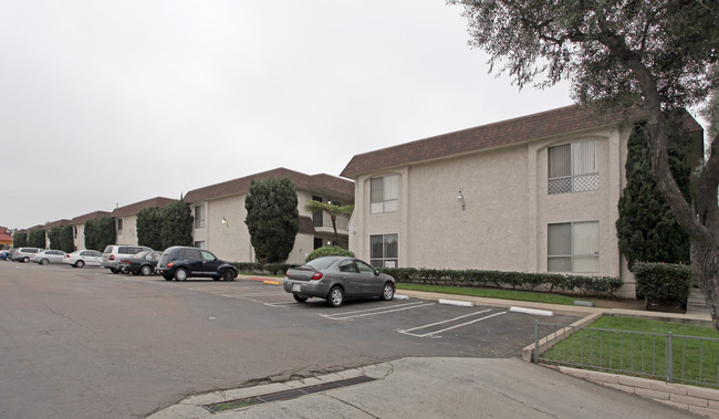 Granada Terrace Apartments in National City, CA - Foto de edificio - Building Photo