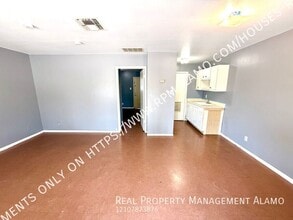 643 W Summit Ave. in San Antonio, TX - Building Photo - Building Photo