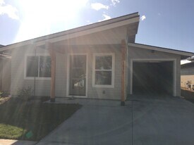 1575 NE Rumgay Ln in Bend, OR - Building Photo