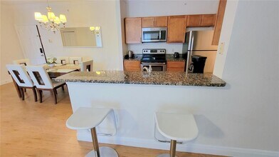5463 Vineland Rd in Orlando, FL - Building Photo - Building Photo