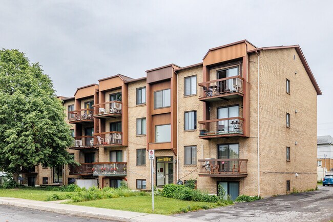 5192 Notre-Dame Boul in Laval, QC - Building Photo - Primary Photo