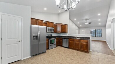 5305 SW Cherry Creek Rd in Bentonville, AR - Foto de edificio - Building Photo