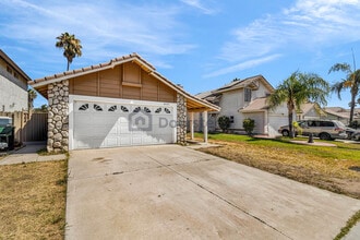 24148 Poppystone Dr in Moreno Valley, CA - Foto de edificio - Building Photo