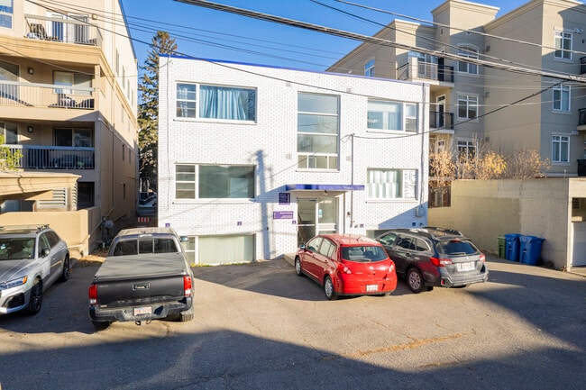 Elmwood Manor Apartments