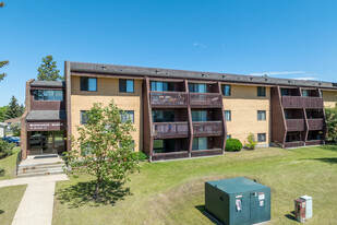 Morrisroe Manor in Red Deer, AB - Building Photo
