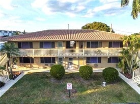 2121 NE 40th Ct in Lighthouse Point, FL - Building Photo