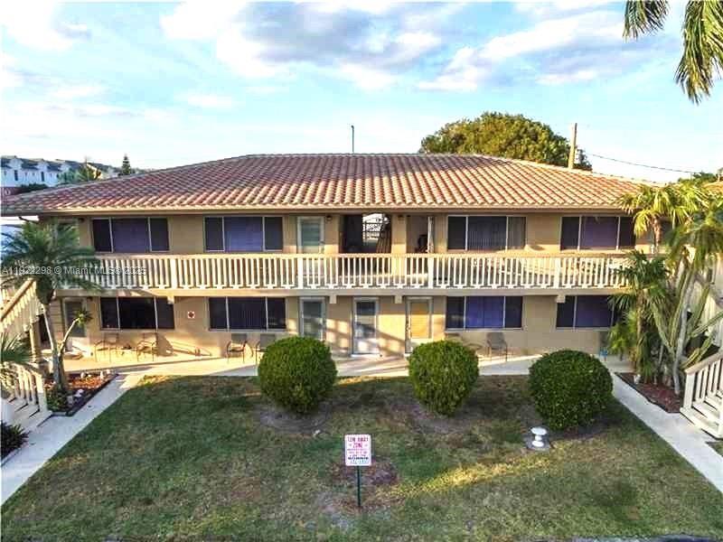 2121 NE 40th Ct in Lighthouse Point, FL - Building Photo