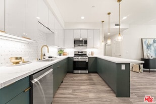 4000 Mont Clair St in Los Angeles, CA - Building Photo