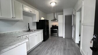 1707 Holladay St in Portsmouth, VA - Building Photo