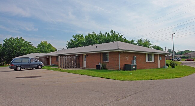 1105 Gas Light Ct in Miamisburg, OH - Building Photo - Building Photo