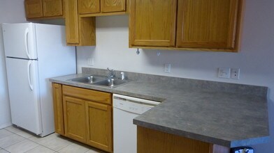 808 S Elgin Ave in Portales, NM - Building Photo - Building Photo