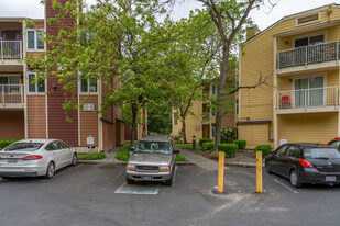 Sammamish Waterway Condos in Redmond, WA - Foto de edificio - Building Photo