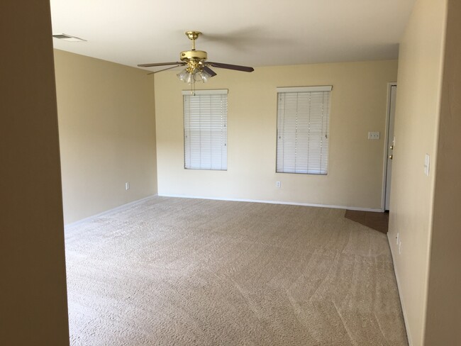 11115 Edna Valley St in Bakersfield, CA - Foto de edificio - Building Photo