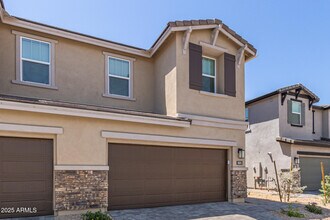 5835 E Rose Garden Ln in Phoenix, AZ - Building Photo - Building Photo