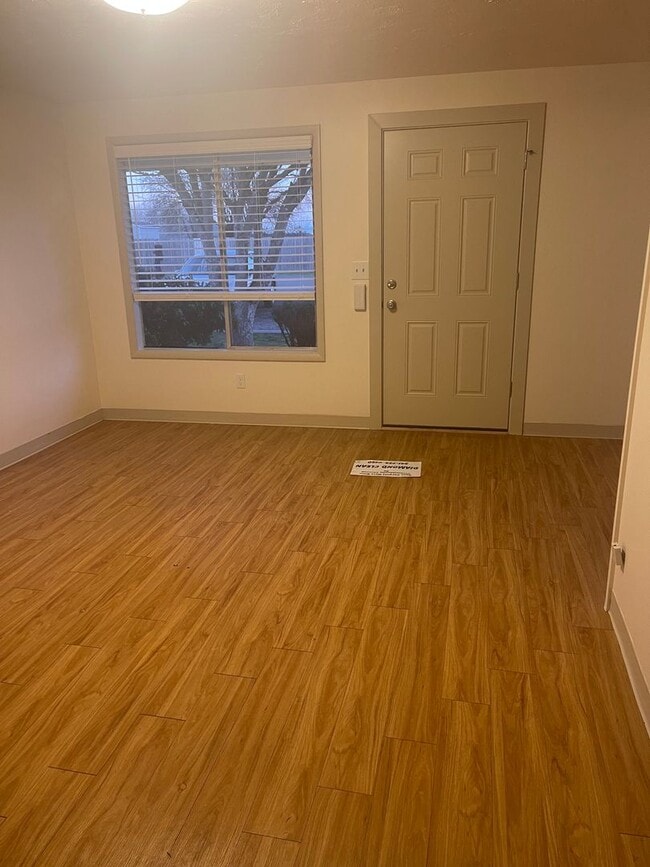 37136 Gore Dr in Lebanon, OR - Building Photo - Building Photo