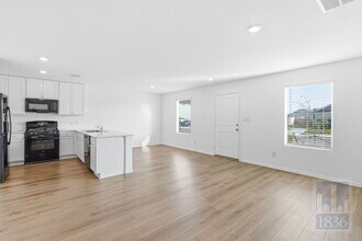 2213 Cyclone Dr in Lockhart, TX - Building Photo - Building Photo