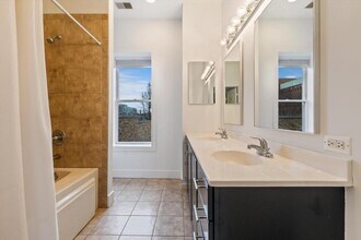 2235 N Clifton Ave in Chicago, IL - Building Photo - Building Photo