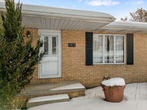 1914 Raber Rd in Uniontown, OH - Foto de edificio - Building Photo