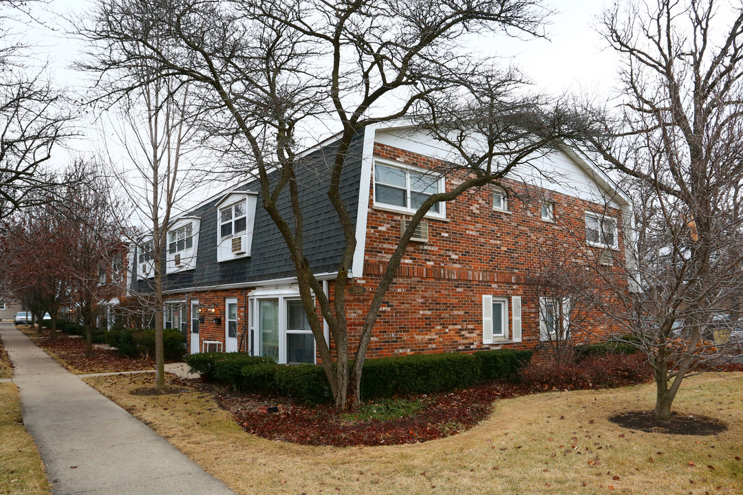 Park Townhomes in Highland Park, IL - Building Photo