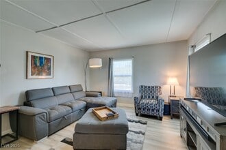 94 E Texas Ave in Henderson, NV - Building Photo - Building Photo