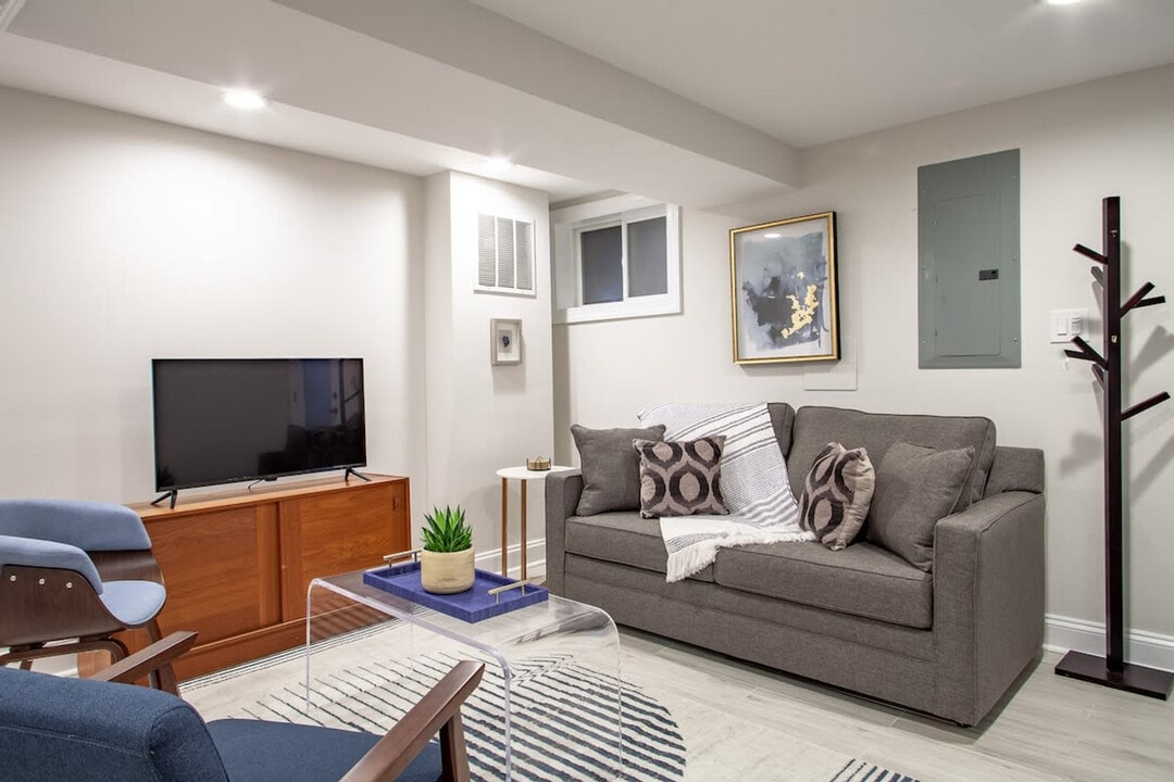 611 Harvard St NW in Washington, DC - Building Photo
