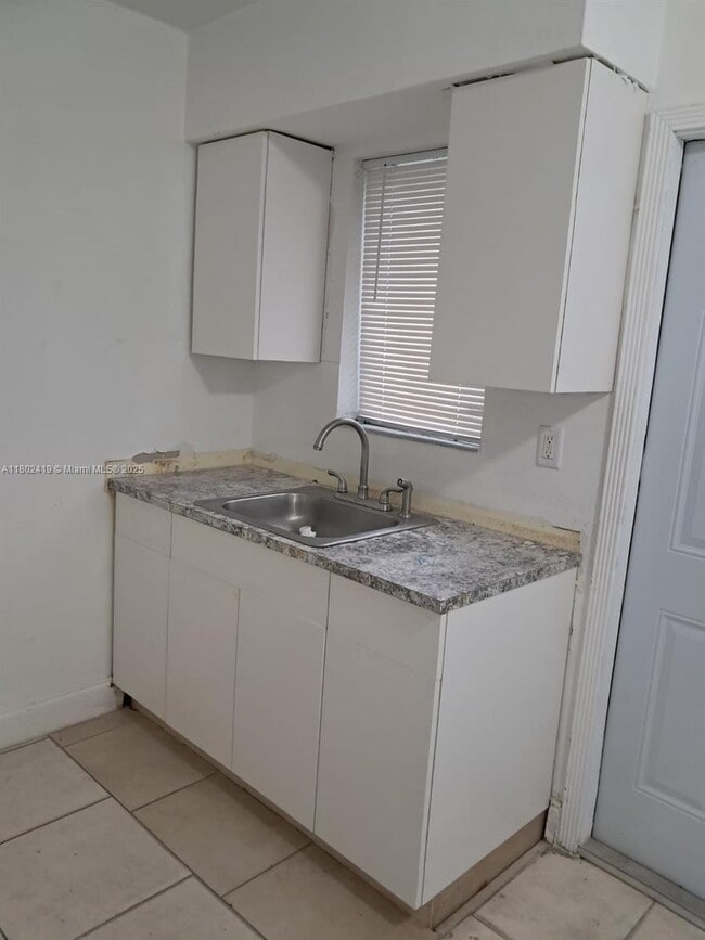 1280 NE 139th St in North Miami, FL - Building Photo - Building Photo
